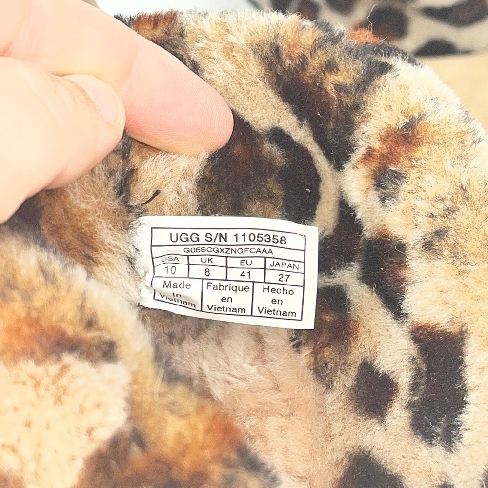 Women’s Ugg Fluff Mini Quilted Leopard Boots - Picture 5 of 7